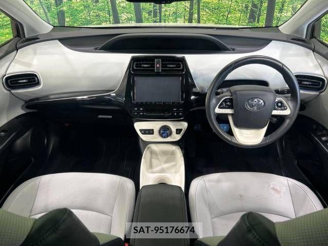 Toyota PRIUS 2016-02 366379-1