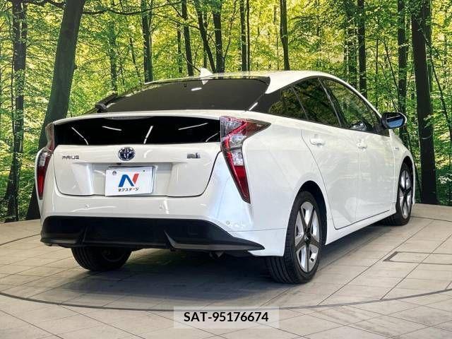 Toyota PRIUS 2016-02 366379-17