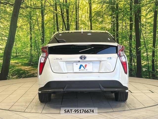 Toyota PRIUS 2016-02 366379-15
