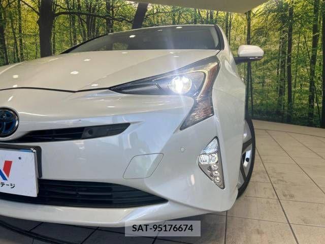 Toyota PRIUS 2016-02 366379-12