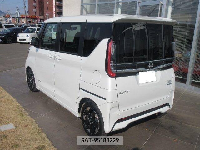 Nissan ROOX 2023-04 216055-3