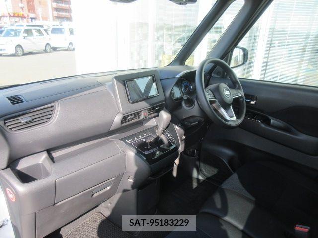 Nissan ROOX 2023-04 216055-4
