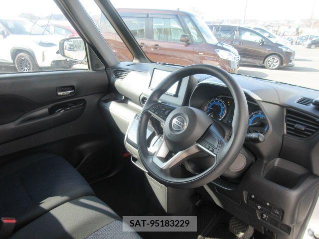 Nissan ROOX 2023-04 216055-10