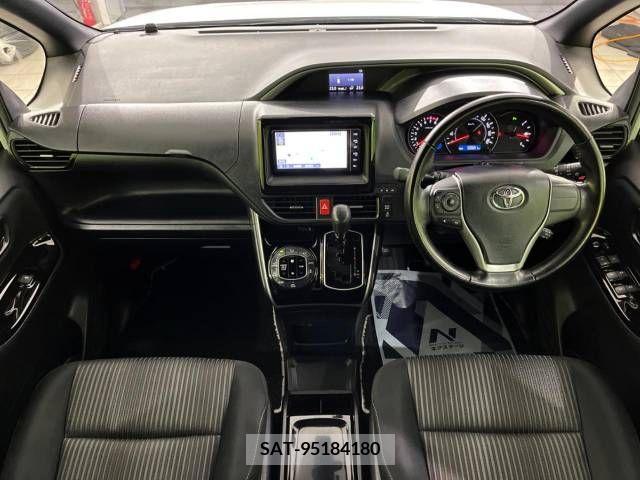 Toyota VOXY 2019-05 321615-1