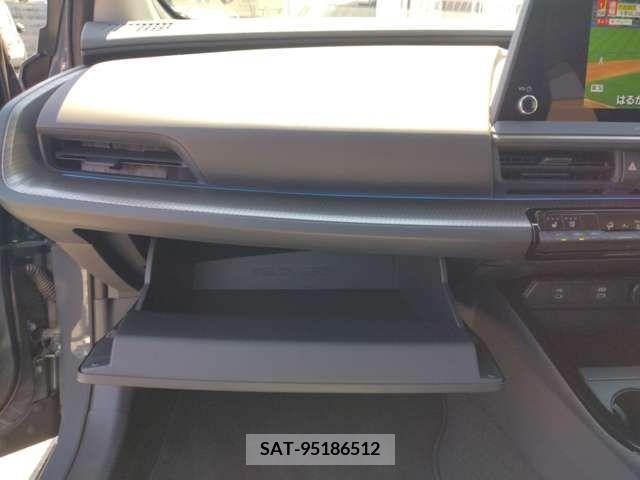 Toyota PRIUS 2024-03 332988-11