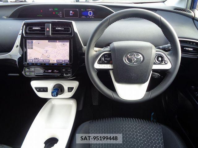 Toyota PRIUS 2016-06 208847-1