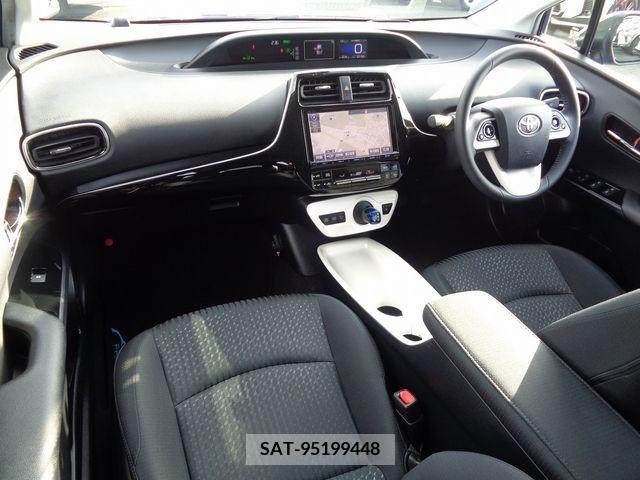 Toyota PRIUS 2016-06 208847-10