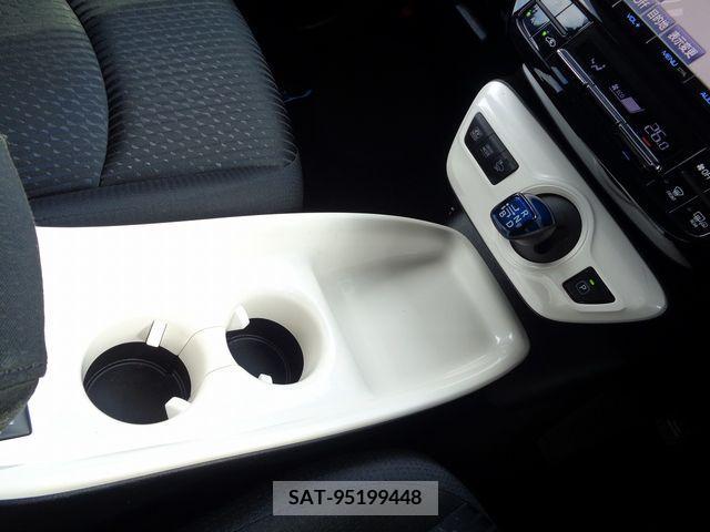 Toyota PRIUS 2016-06 208847-14