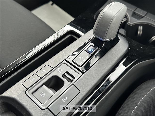 Toyota PRIUS 2023-06 313513-27