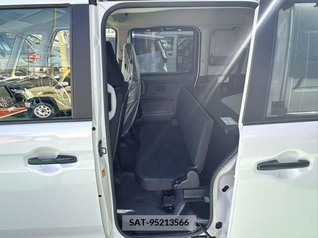 Suzuki SPACIA 2022-10 217607-8