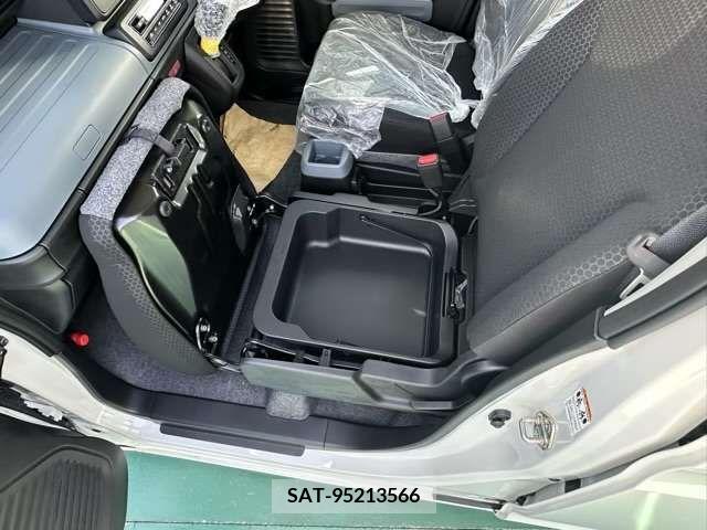 Suzuki SPACIA 2022-10 217607-7