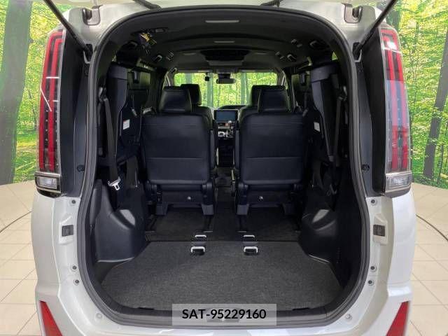 Toyota NOAH 2018-01 392834-11