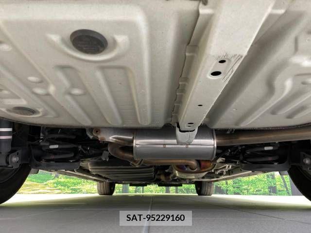 Toyota NOAH 2018-01 392834-19