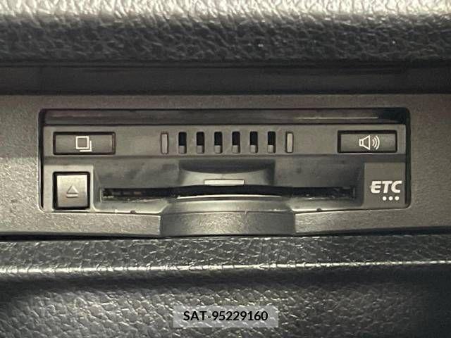 Toyota NOAH 2018-01 392834-6