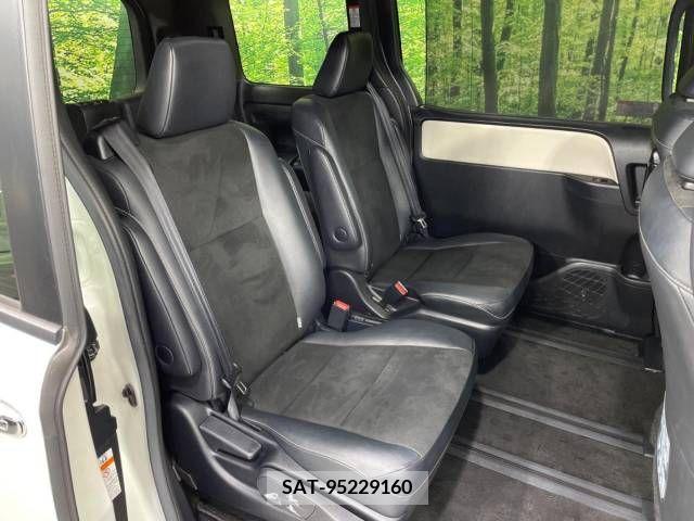 Toyota NOAH 2018-01 392834-9
