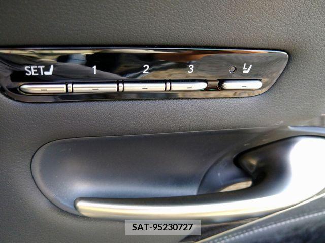Lexus LS 2017-11 388232-21