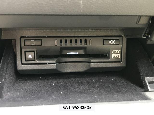 Lexus LS 2018-03 242437-19