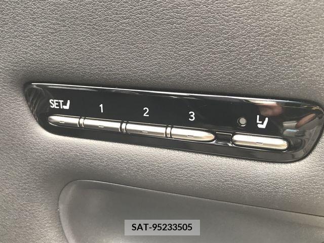 Lexus LS 2018-03 242437-20