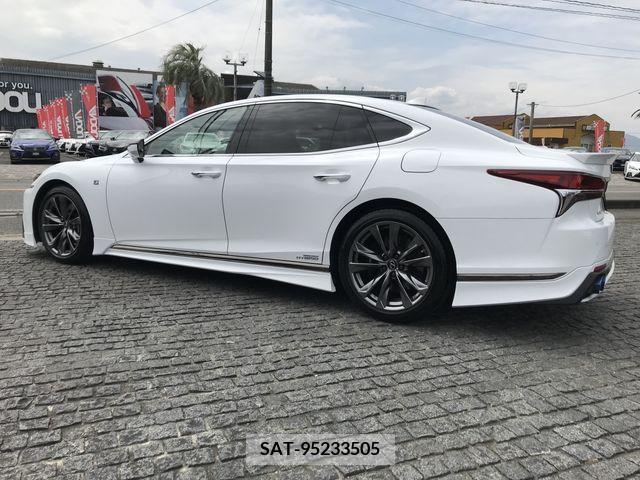 Lexus LS 2018-03 242437-3
