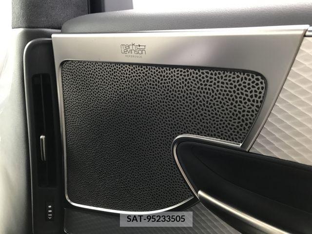 Lexus LS 2018-03 242437-21