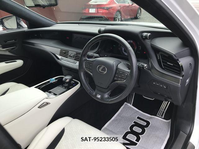 Lexus LS 2018-03 242437-10