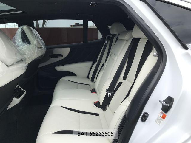 Lexus LS 2018-03 242437-26