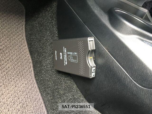 Toyota AQUA 2013-01 327254-7