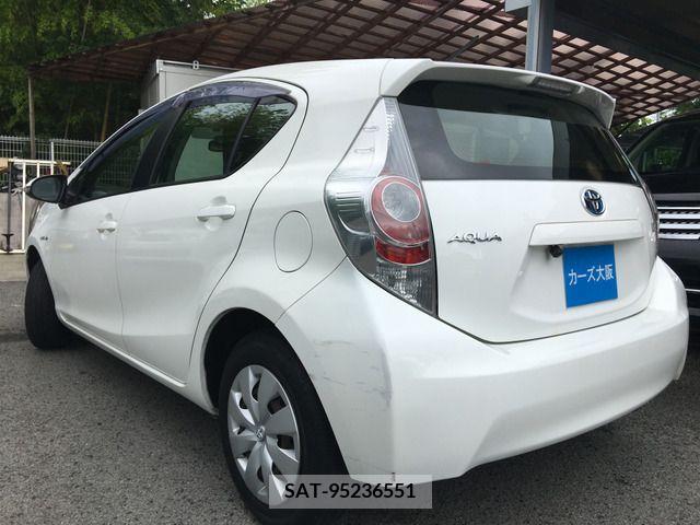 Toyota AQUA 2013-01 327254-3