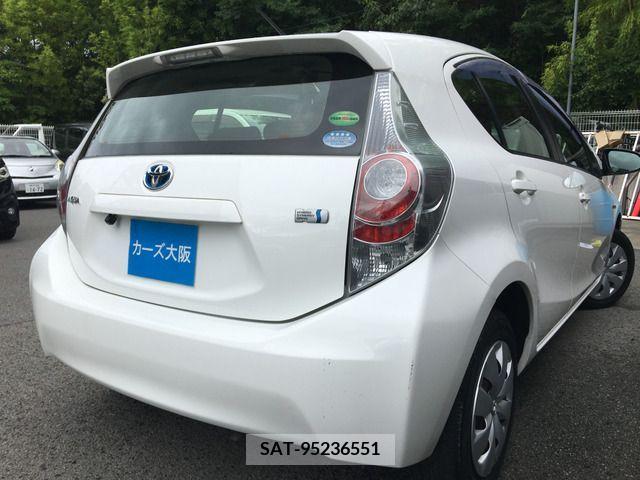 Toyota AQUA 2013-01 327254-2