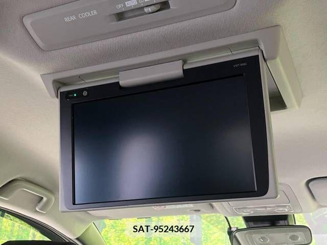 Toyota VOXY 2016-08 288986-2