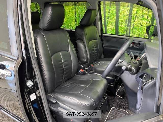 Toyota VOXY 2016-08 288986-8