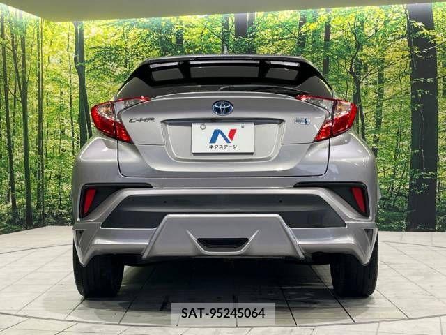 Toyota C-HR 2017-05 294965-15