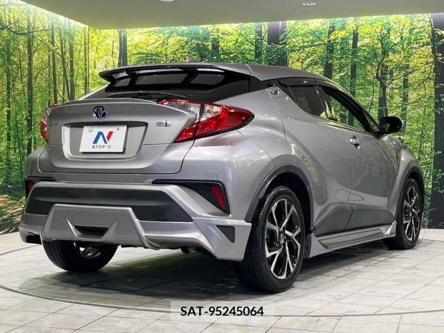 Toyota C-HR 2017-05 294965-17