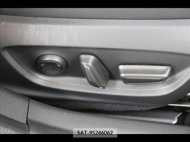 Toyota PRIUS 2023-02 379993-11