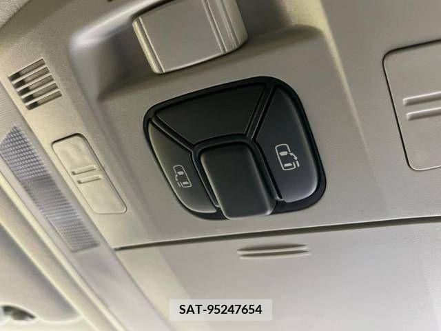 Toyota VELLFIRE 2014-05 377458-2