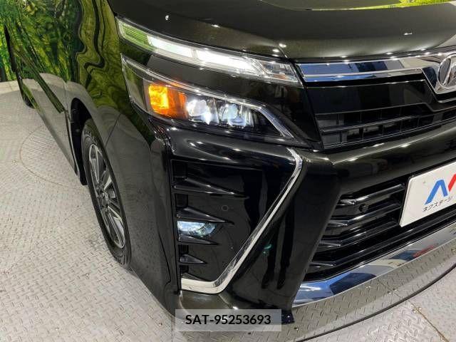 Toyota VOXY 2019-02 347581-13