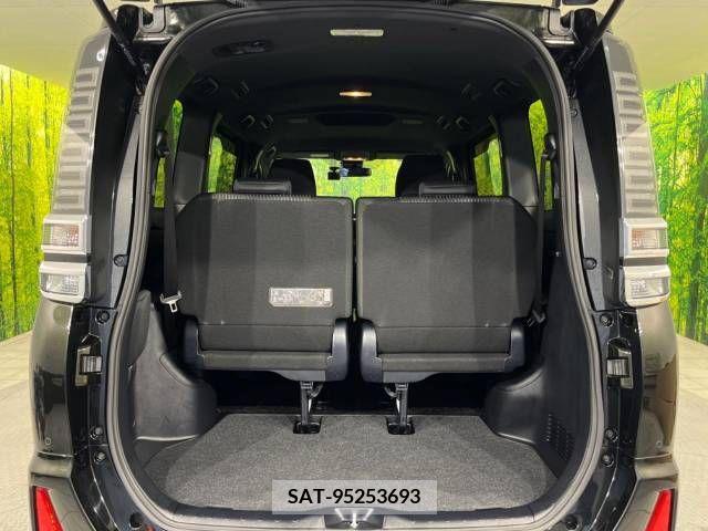 Toyota VOXY 2019-02 347581-11