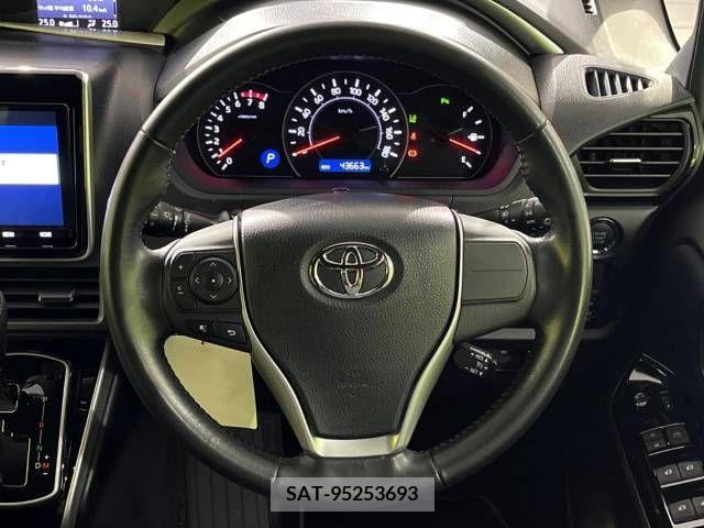 Toyota VOXY 2019-02 347581-12