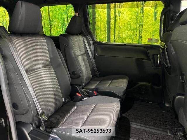 Toyota VOXY 2019-02 347581-9