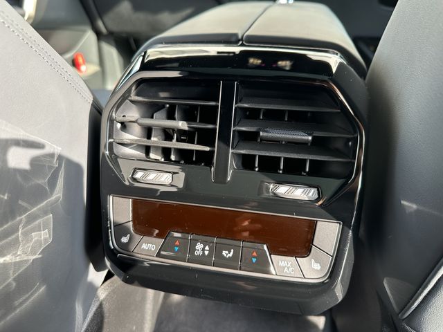 Bmw IX 2022-08 28125-19