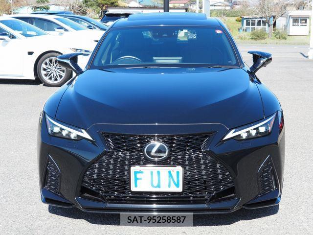 Lexus IS 2021-05 228383-1