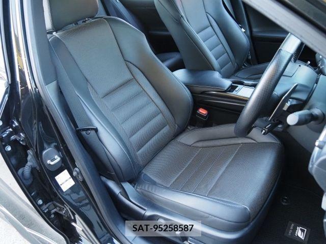 Lexus IS 2021-05 228383-11