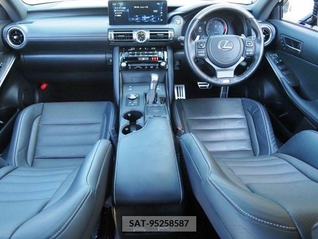 Lexus IS 2021-05 228383-10