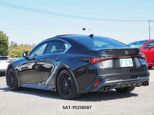 Lexus IS 2021-05 228383-5