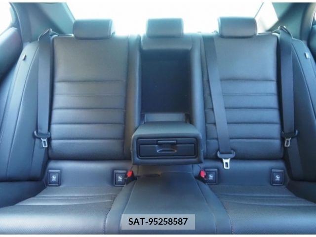 Lexus IS 2021-05 228383-13