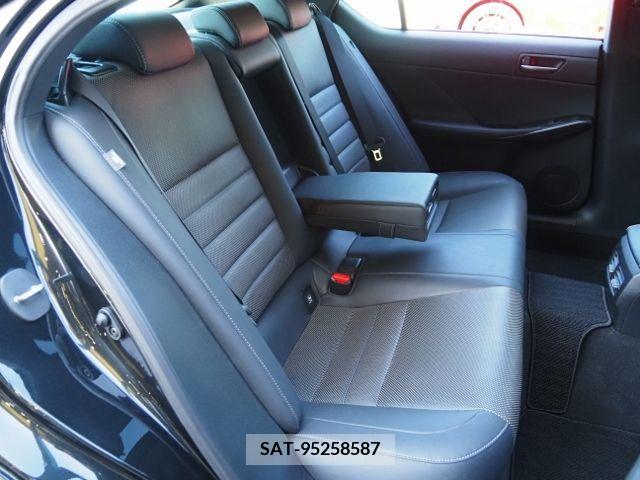 Lexus IS 2021-05 228383-14