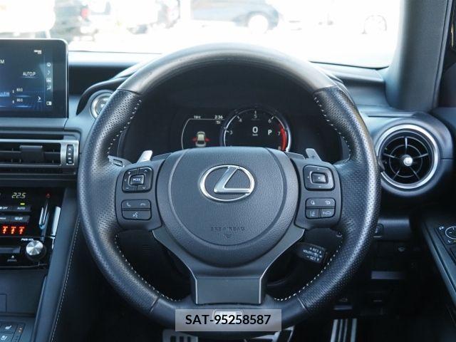Lexus IS 2021-05 228383-15