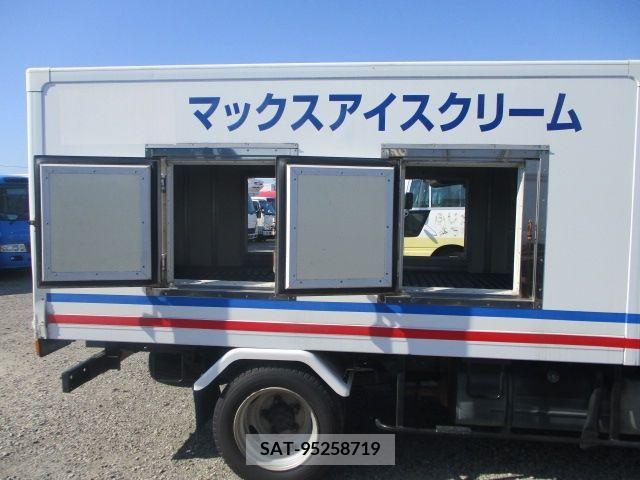 Hino DUTRO 2017-02 251834-10