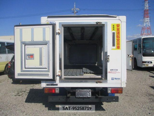 Hino DUTRO 2017-02 251834-14