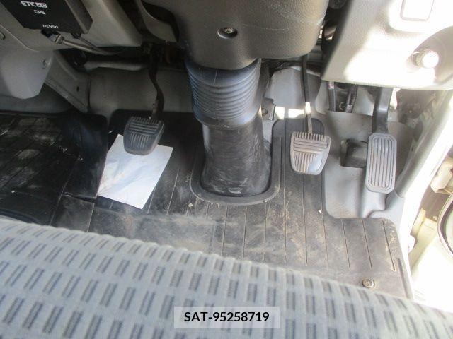 Hino DUTRO 2017-02 251834-17